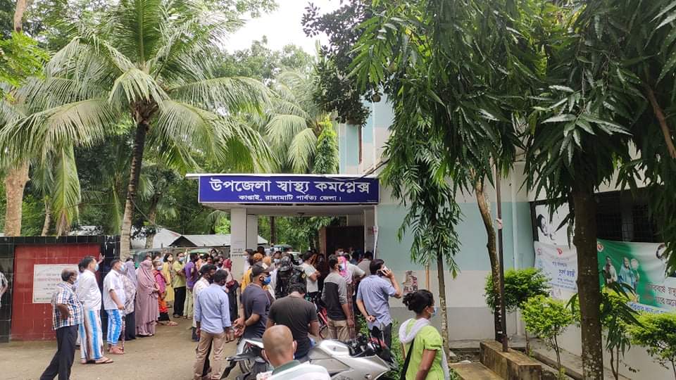 কাপ্তাইয়ে দিন দিন টিকা আগ্রহীদের ভিড় বাড়ছে