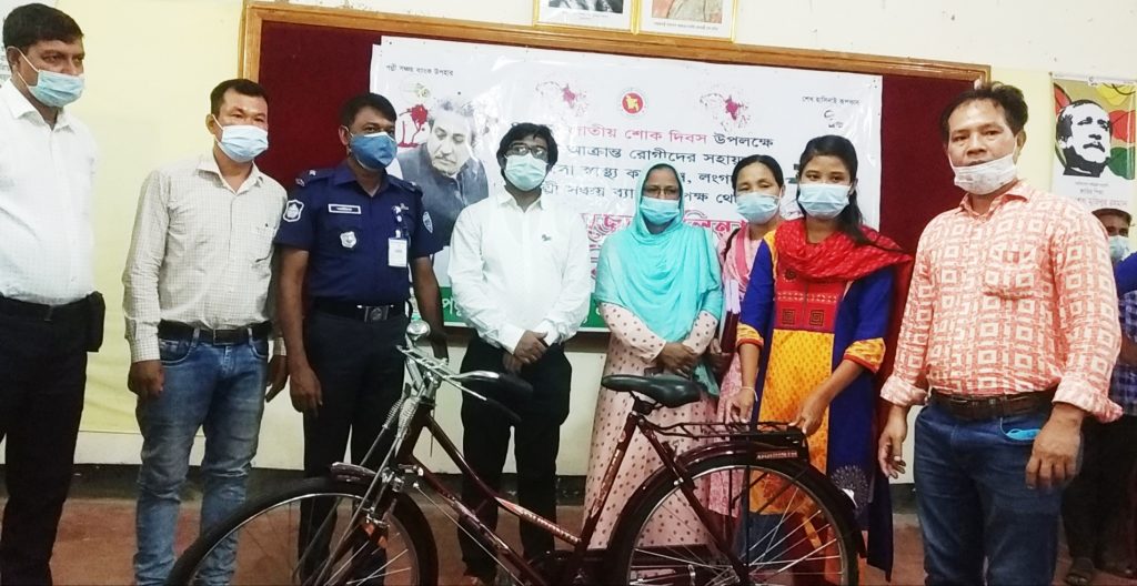 লংগদুতে সাংস্কৃতিক ও ক্রীড়া সরঞ্জাম প্রদান