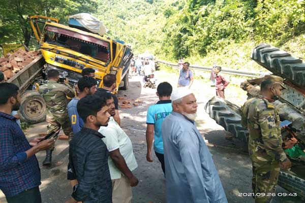 খাড়াছড়িতে তিন গাড়ির সংঘর্ষে আহত ৭