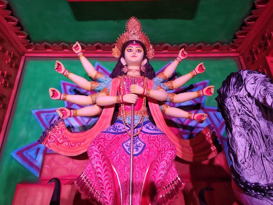 দেবী বরণে প্রস্তুত সনাতন ধর্মাবলম্বীরা