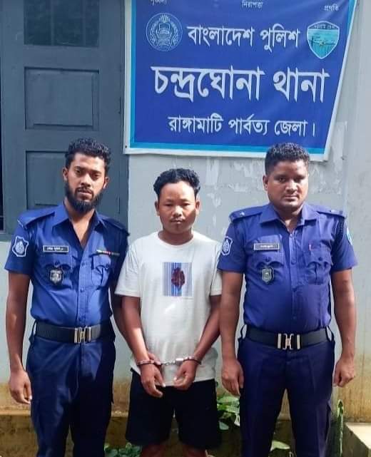 কাপ্তাইয়ে অস্ত্রসহ যুবক আটক