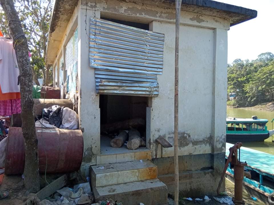 বাঘাইছড়ি বাজারে পাবলিক টয়লেটের দুরবস্থা