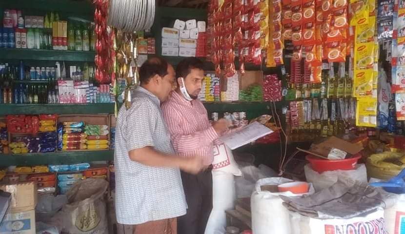 রাইখালীতে মেয়াদোত্তীর্ণ কোমল পানীয় ও চা পাতা ধ্বংস