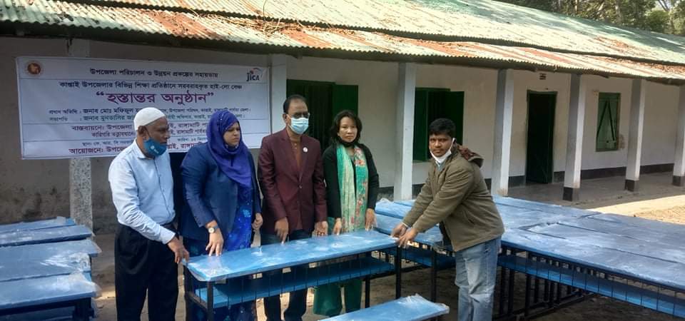 কাপ্তাইয়ের ১২ শিক্ষাপ্রতিষ্ঠান পেল আসবাবপত্র