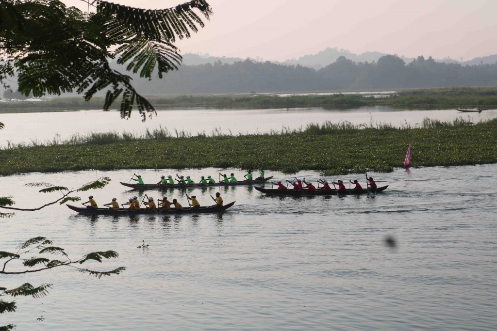 বিলাইছড়ি সেনা জোনের নৌকা বাইচ