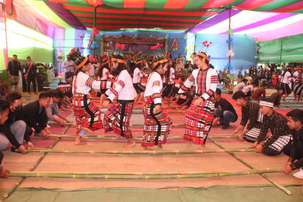 বর্ণিল আয়োজনে পাংখোয়া পাড়ায় বড়দিন উদযাপন