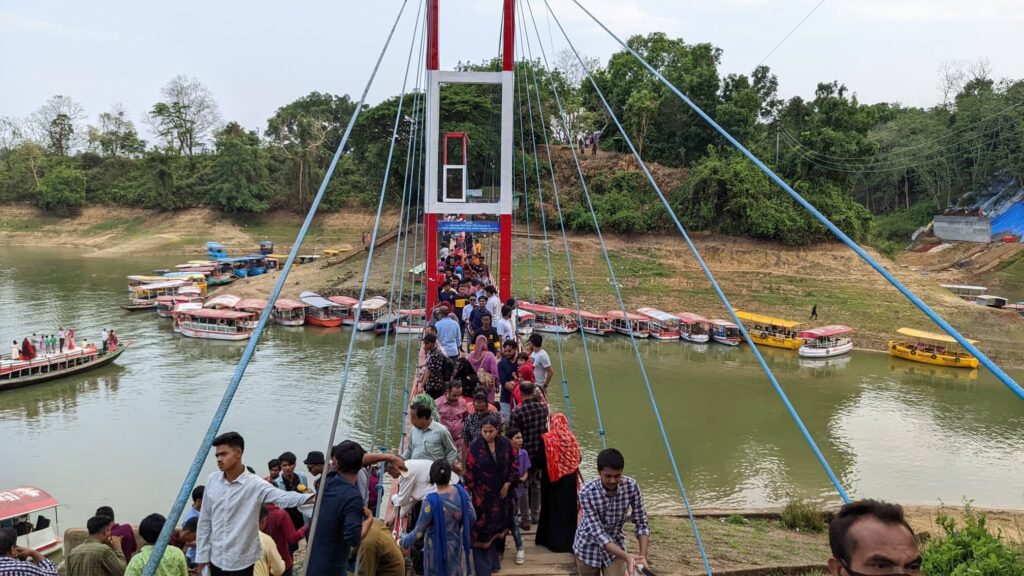 পর্যটকের পদভারে মুখর রাঙামাটি