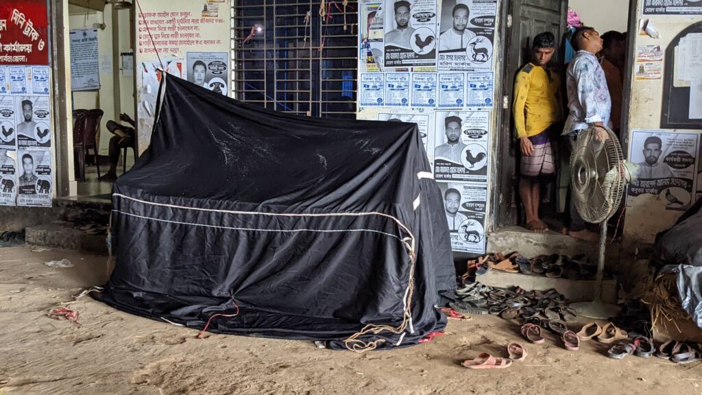হ্রদে নৌকাডুবি: ১৬ ঘন্টা পর মরদেহ উদ্ধার