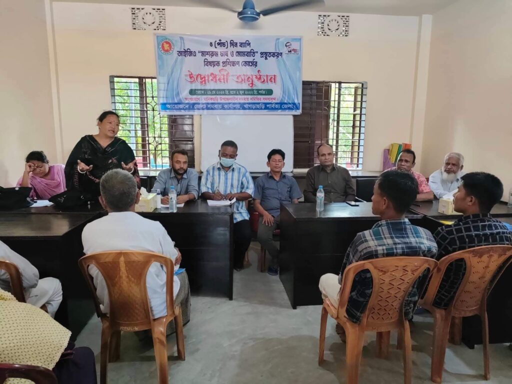 মানিকছড়িতে মোমবাতি তৈরি ও মাশরুম চাষের প্রশিক্ষণ শুরু