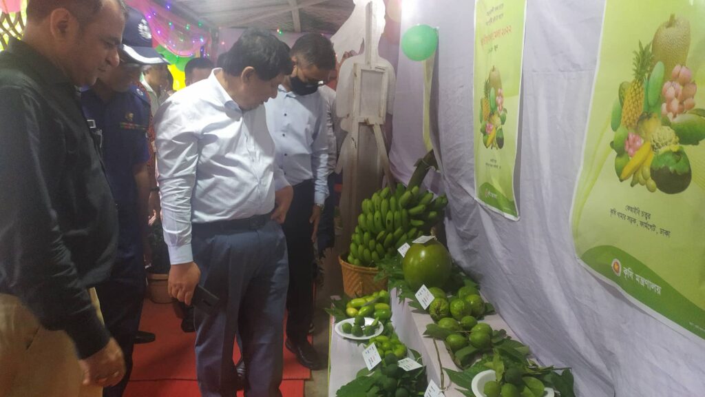 পাহাড়ে ফলের উৎপাদন বৃদ্ধি পেয়েছে কয়েকগুণ-ফল মেলায় অংসুইপ্রু