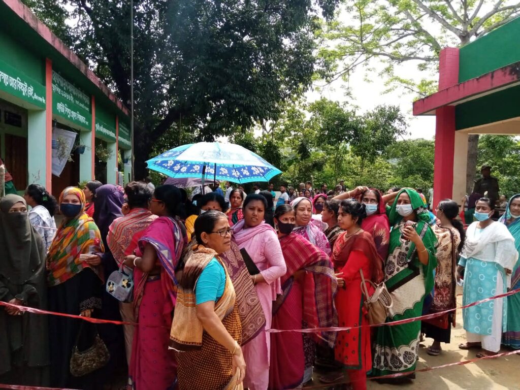 জয়ী নৌকার জমির ও মিলন