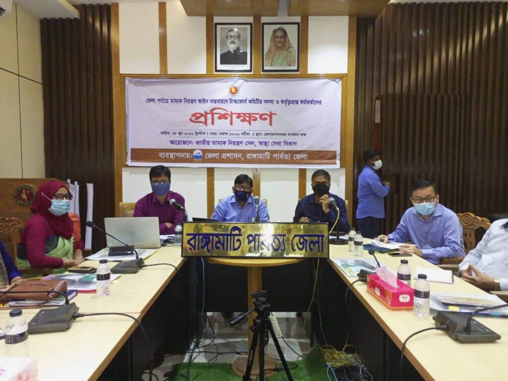 ‘পাবলিক প্লেস ও পরিবহনে ধুমপান করলে জরিমানা’