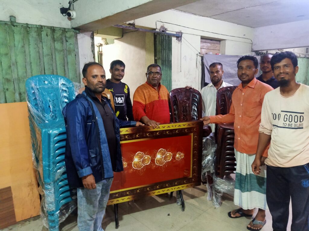 সাম্পান সমিতিকে জেলা পরিষদের আসবাবপত্র প্রদান