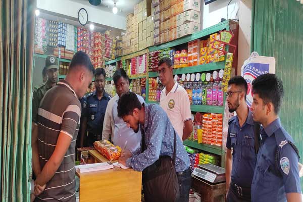 লংগদুতে দুই দোকানিকে ভ্রাম্যমাণ আদালতের জরিমানা