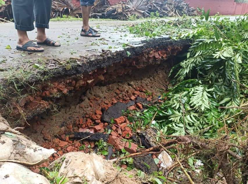 ভাঙ্গণের কবলে সুইডেন পলিটেকনিক-নৌবাহিনী সড়ক