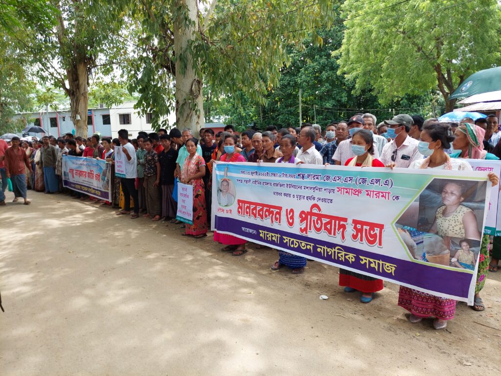 রাজস্থলীতে সশস্ত্র হামলার প্রতিবাদে মানববন্ধন