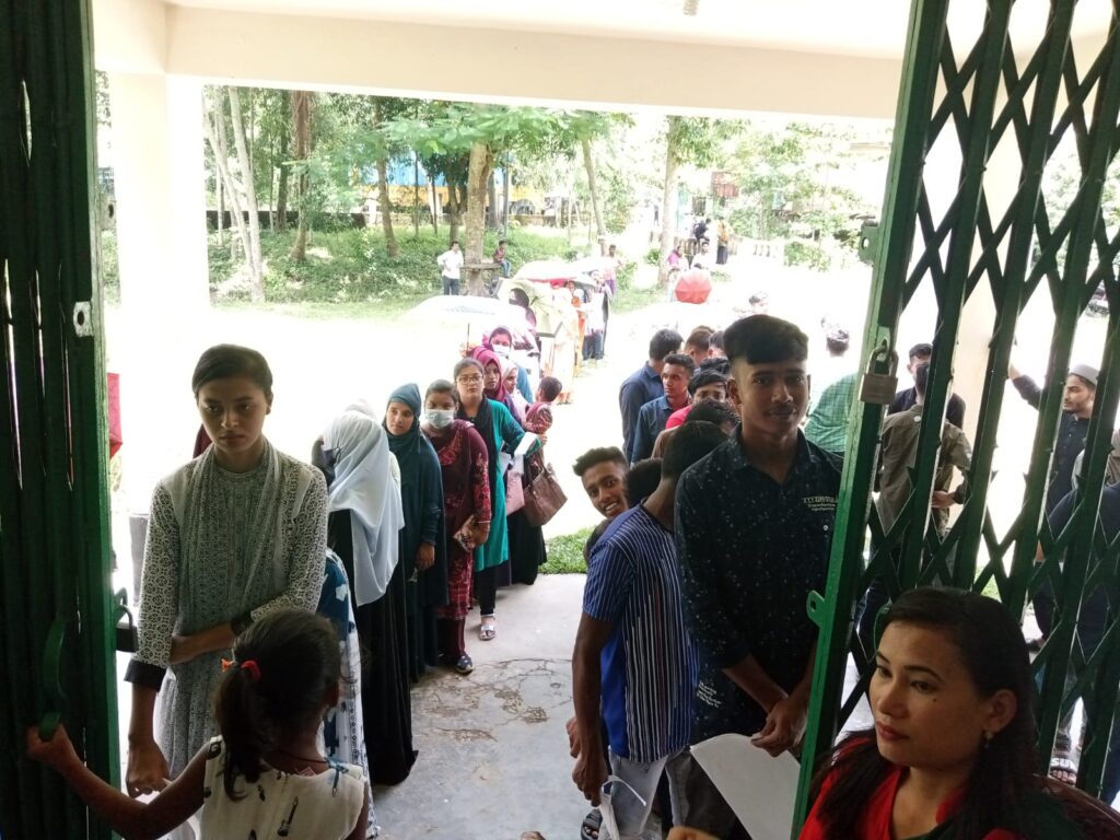 চন্দ্রঘোনা ইউনিয়নে নতুন ভোটারদের ছবি তোলা ও বায়োমেট্রিক কার্যক্রম শুরু