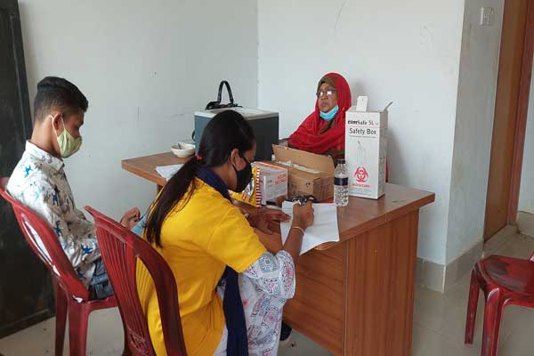 বুস্টার ডোজে সাড়া নেই রাঙামাটিতে
