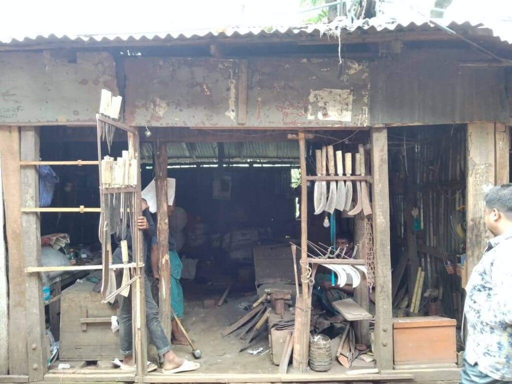 কাপ্তাইয়ে ব্যস্ততা নেই কামার পল্লীতে