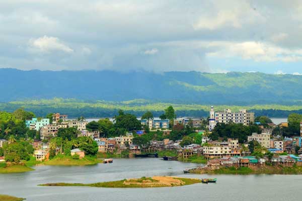 পর্যটক কম আসছে এবার পাহাড়ে