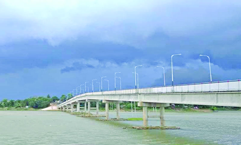 পিতার পায়ে ধরে মাফ চাইতে বলায় অভিমানে ছেলের আত্মহত্যা!