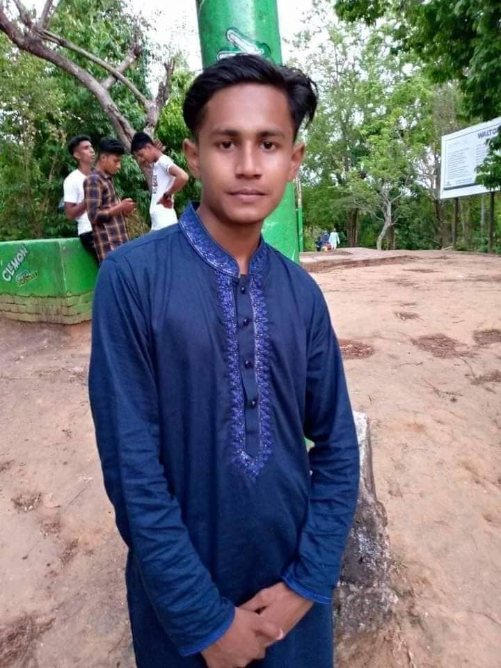 বিদ্যুতের খুঁটি থেকে পড়ে যুবকের মৃত্যু