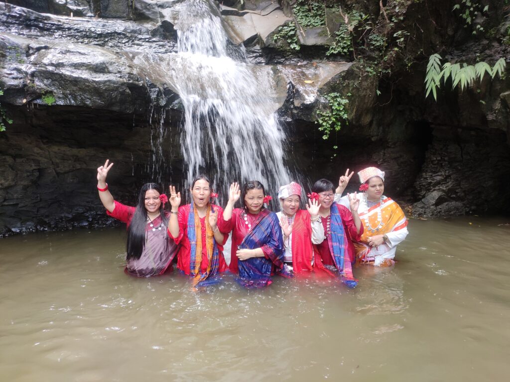 ওয়াগ্গা পাগলী পাড়া ফুকির মুরং ঝর্নায় বাড়ছে ভ্রমণপিপাসুদের ভিড়