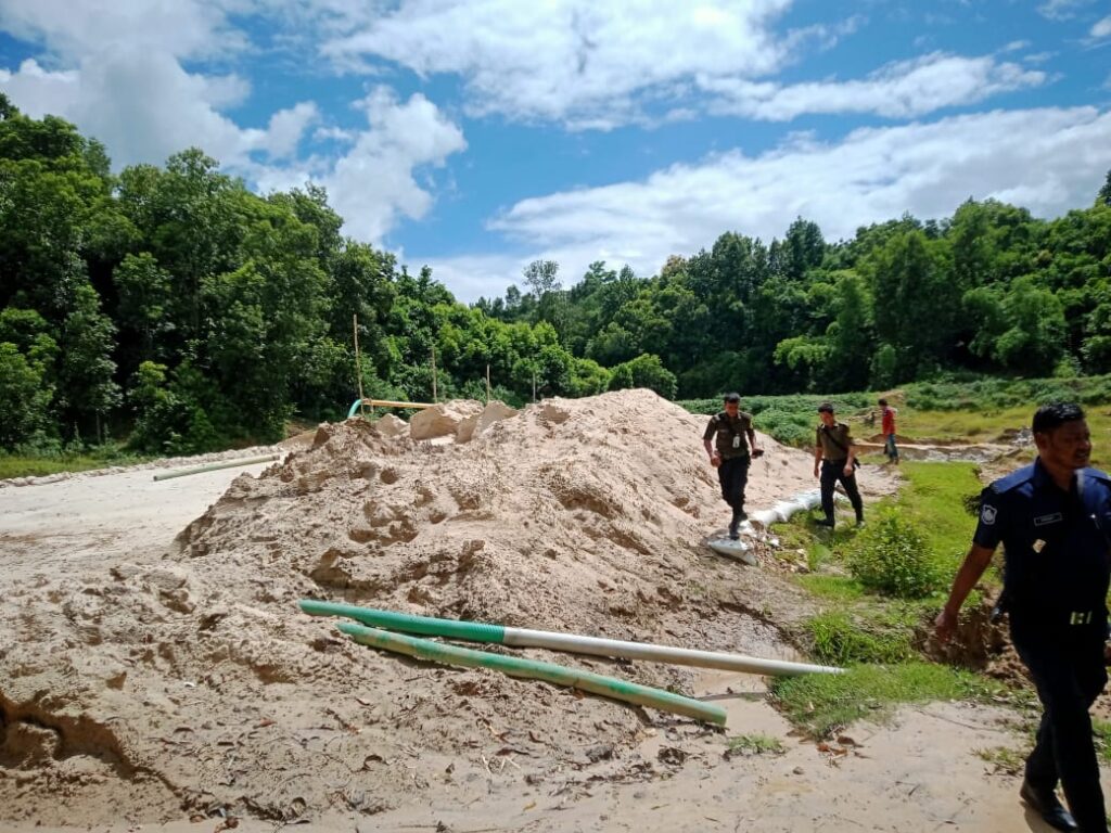 রামগড়ে ভ্রাম্যমান আদালতের জরিমানা