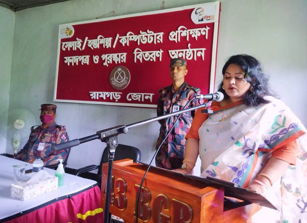 রামগড়ে প্রশিক্ষণার্থীদের সনদ ও পুরস্কার বিতরণ বিজিবির