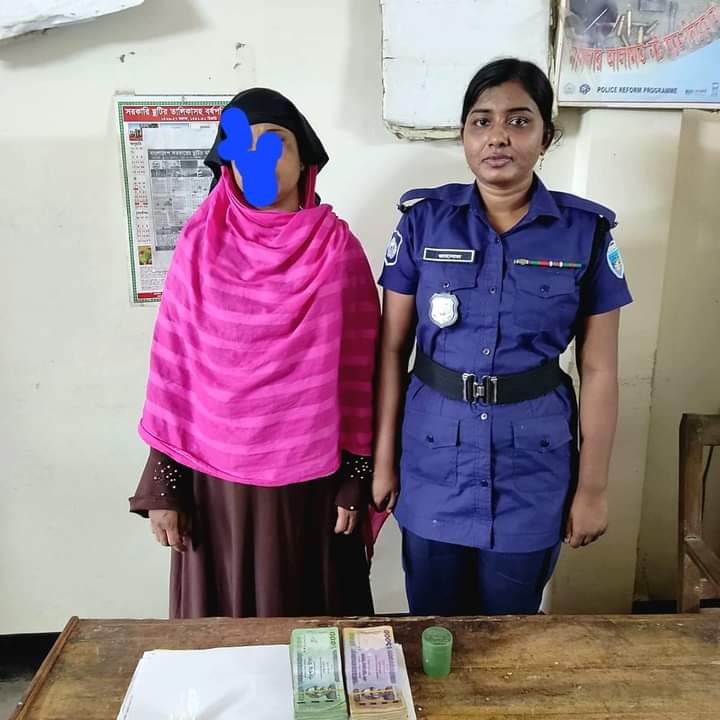 চন্দ্রঘোনায় ইয়াবাসহ নারী আটক