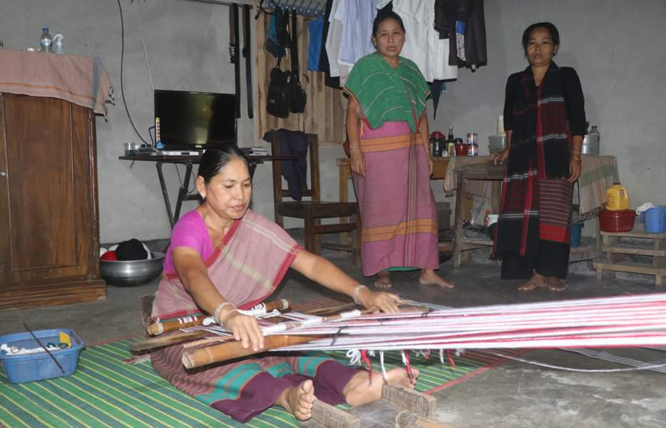 দুবাই যাচ্ছে পাহাড়ের নারীদের হাতে বোনা বেল্ট