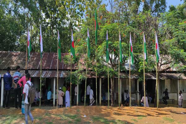 ক্লাশ বন্ধ রেখে স্কুলে যুবলীগের সম্মেলন !