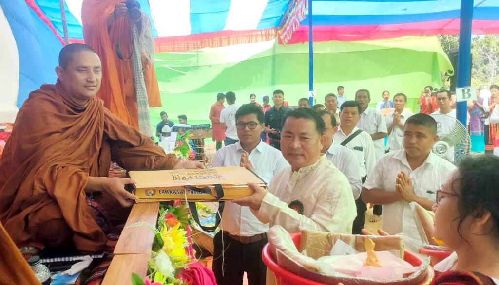 খাগড়াছড়িতে শিক্ষায় অবদানের জন্য সম্মাননা প্রদান