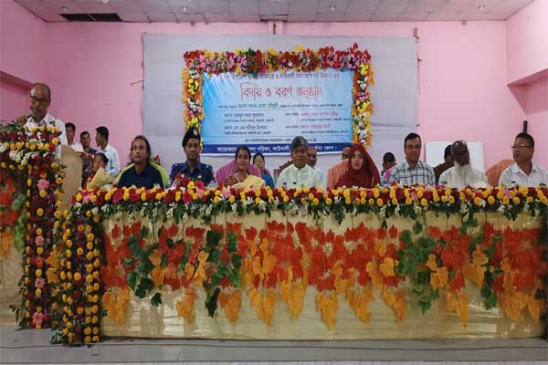 ফুলেল ভালোবাসায় সিক্ত কাউখালীর বিদায়ী ও নবাগত ইউএনও-ওসি