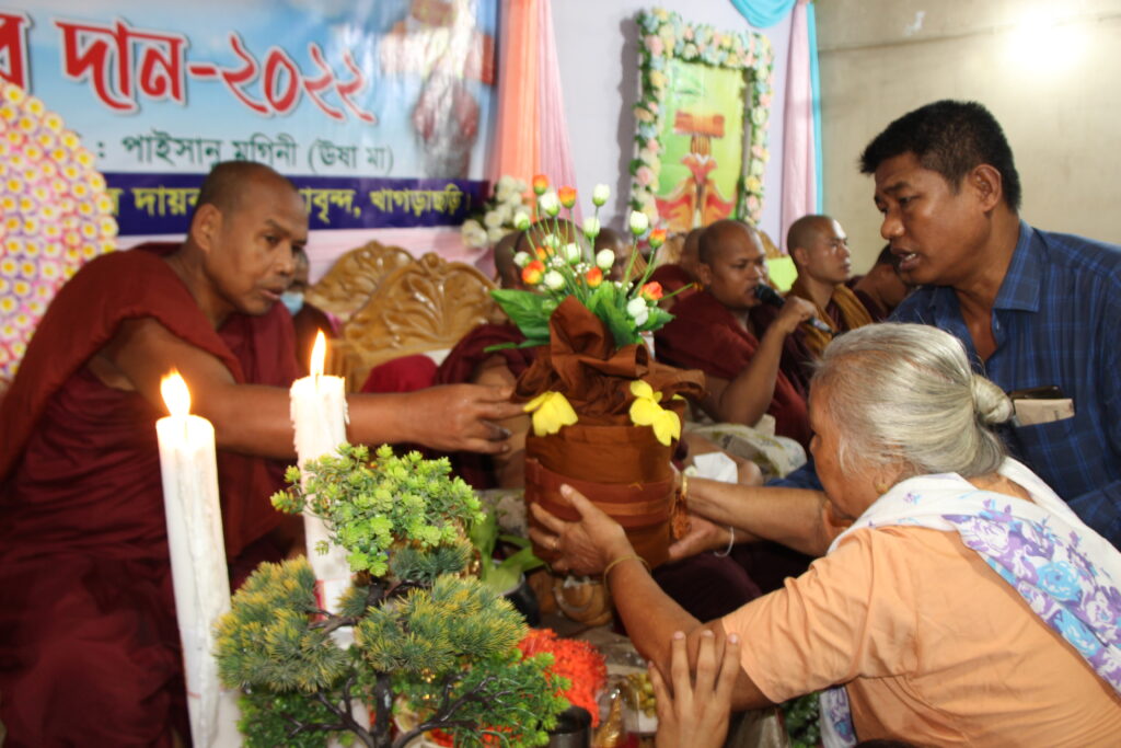 পানছড়ি তারাবন ভাবনা কেন্দ্রে কঠিন চীবর দানোৎসব