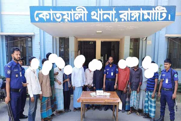 শহরে জুয়ার আসর থেকে আটক ১৬