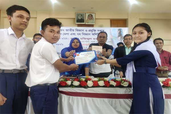 নানান উদ্ভাবনে কাপ্তাইয়ে বিজ্ঞান মেলা
