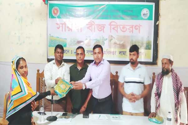 লামায় তামাক চাষ হ্রাসে সরিষা বীজ বিতরণ