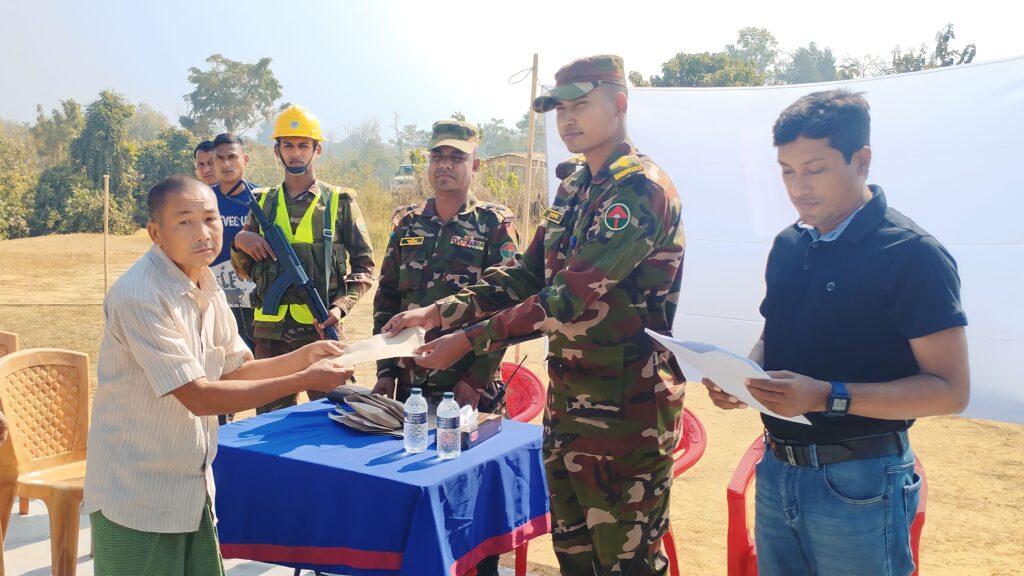 বাঘাইছড়িতে সীমান্ত সড়ক নির্মাণে ক্ষতিগ্রস্তদের ক্ষতিপূরণ প্রদান