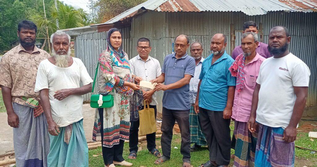 মসজিদের উন্নয়ন কাজে ইউনিয়ন পরিষদের সহায়তা