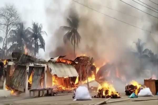 থানচির বলিপাড়ায় আগুনে পুড়লো অর্ধশতাধিক দোকানঘর